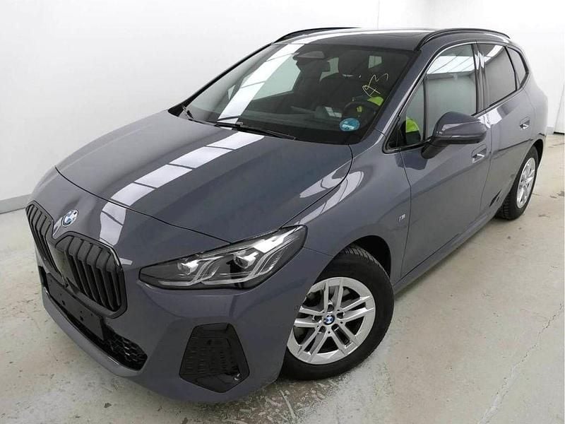 Grau Gebraucht 2025 BMW 220 Active Tourer M Sport Van / Kleinbus | 33.290 € (Fairer Preis) - Bild 1/4