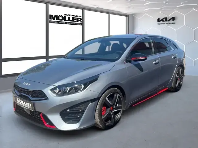 Gebraucht Kia ProCeed GT Comfort 204 PS (150 kW) 2024 Silber Kleinwagen
