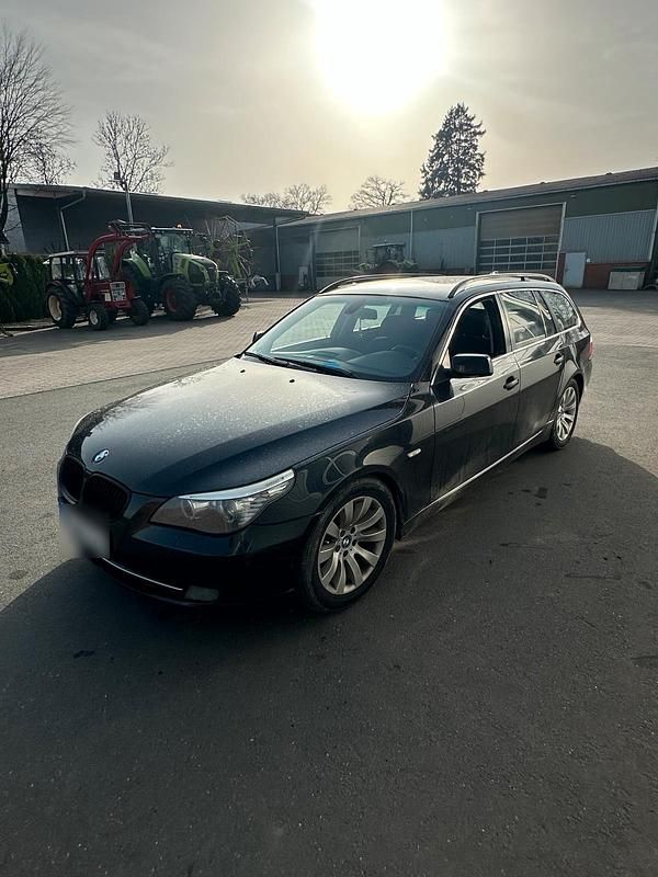 Gebraucht BMW 525 197 PS (144 kW) 2008 Schwarz Kombi