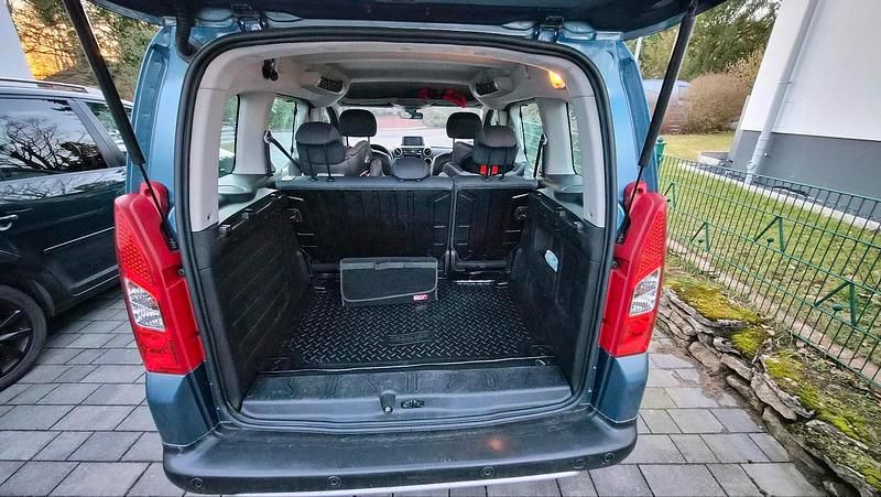 Gebraucht Peugeot TePee 92 PS (67 kW) 2011 Blau Kombi