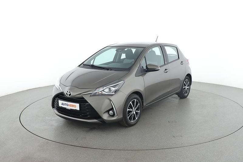 Grau Gebraucht 2018 Toyota Yaris Team Limousine | 11.420 € (Fairer Preis) - Bild 1/3