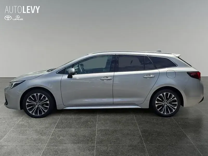 Gebraucht Toyota Corolla Team 140 PS (102 kW) 2024 Silber Kombi