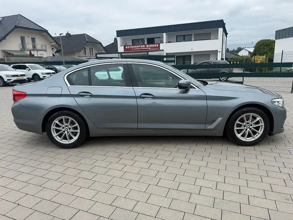 Gebraucht BMW 520 Sport Line 184 PS (135 kW) 2017 Blau Limousine