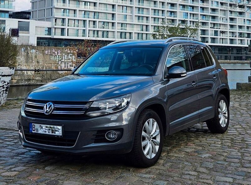 Grau Gebraucht 2012 VW Tiguan Sportline SUV | 12.500 € (Etwas zu teuer) - Bild 1/4