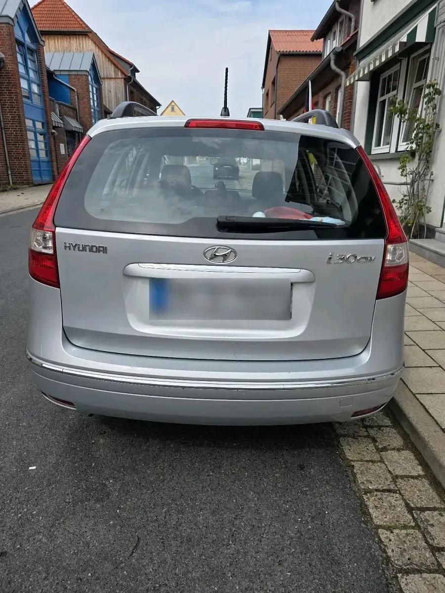 Gebraucht Hyundai i30 109 PS (80 kW) 2010 Silber Kombi
