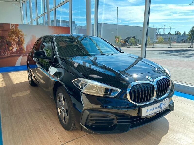 Schwarz Gebraucht 2022 BMW 118 Comfort Edition Kleinwagen | 21.700 € (Guter Preis) - Bild 1/4