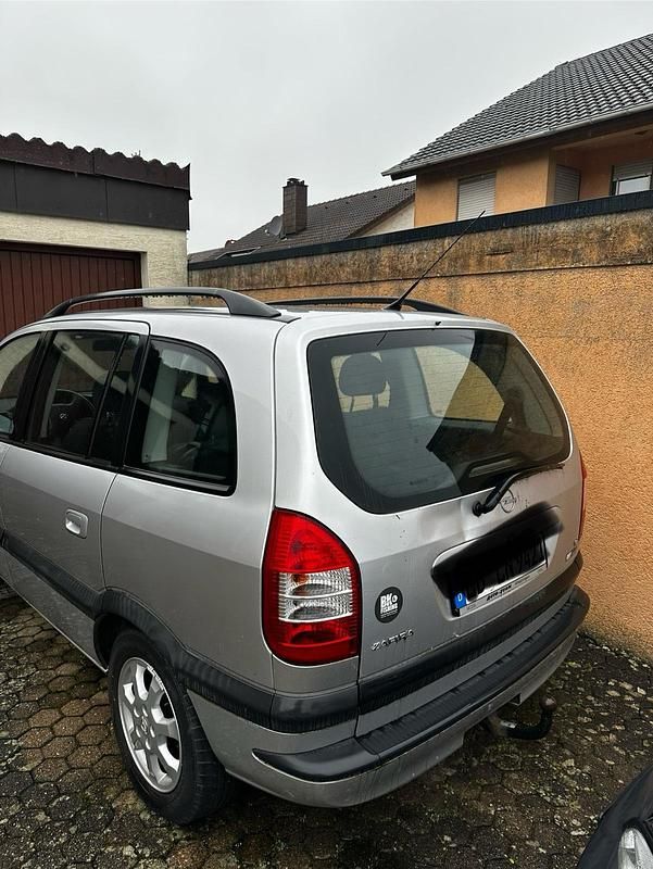 Gebraucht Opel Zafira 125 PS (91 kW) 2003 Silber Van / Kleinbus