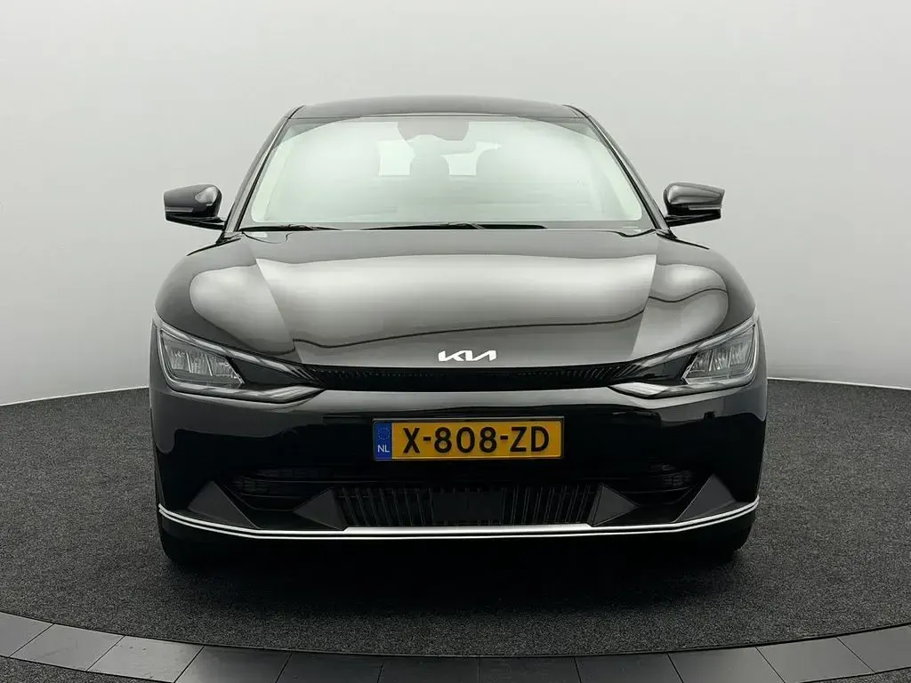 Używany Kia EV6 Light 125 kW (170 KM) 2024 Czarny SUV