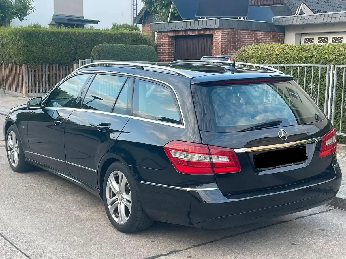 Gebraucht Mercedes E220 170 PS (125 kW) 2012 Schwarz Kombi