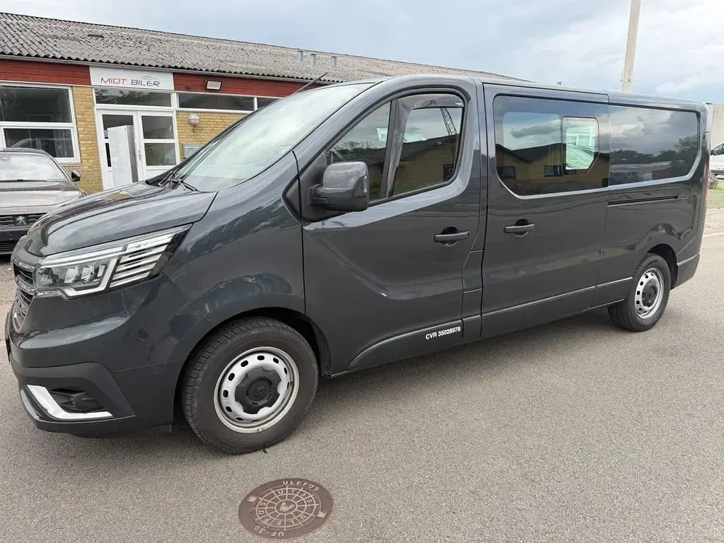 Gebraucht Renault Trafic 150 PS (110 kW) 2024 Grau Van / Kleinbus