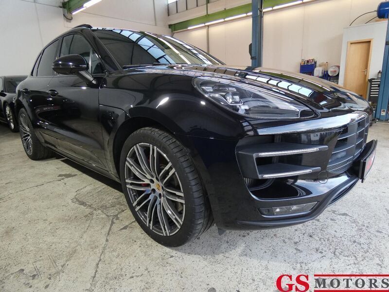 Tiefschwarzmetallic Gebraucht 2017 Porsche Macan Turbo Performance Package SUV | 41.299 € (Fairer Preis) - Bild 1/4