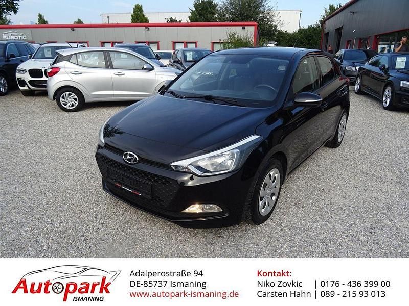 Schwarz Gebraucht 2017 Hyundai i20 Trend Limousine | 7.999 € (Fairer Preis) - Bild 1/4