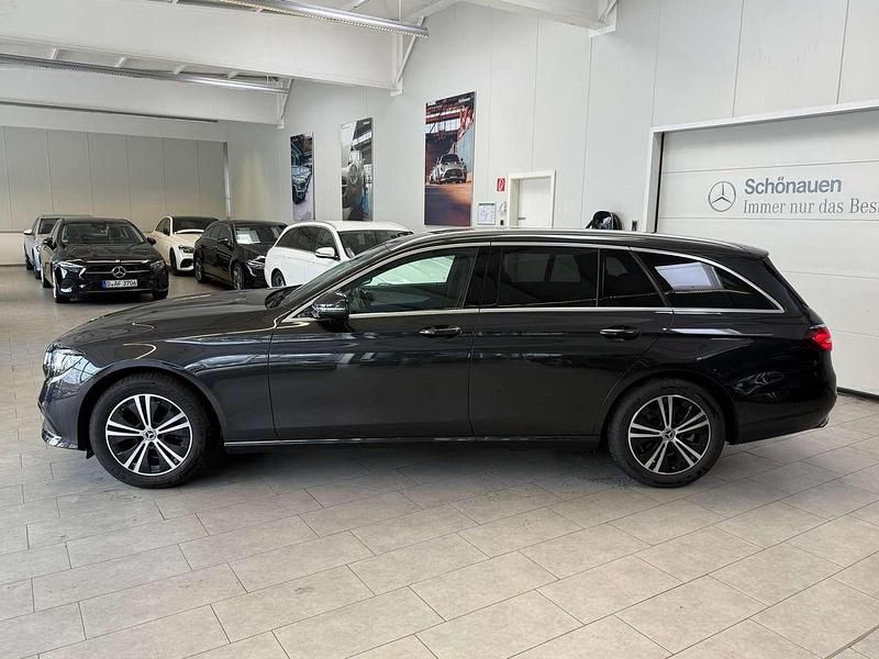 Gebraucht Mercedes E200 160 PS (117 kW) 2023 Lack graphitgrau Kombi