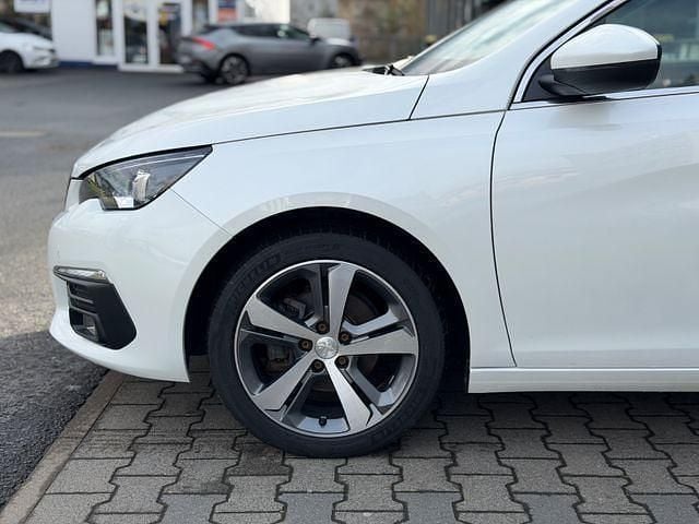 Gebraucht Peugeot 308 SW Allure 131 PS (96 kW) 2019 Weiß Kombi