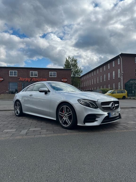 Silber Gebraucht 2019 Mercedes E300 AMG line Coupé | 34.700 € (Guter Preis) - Bild 1/4