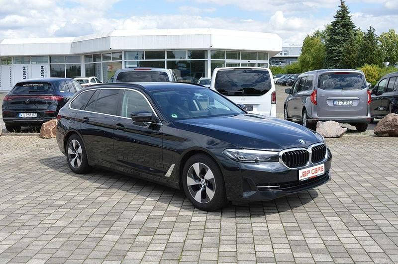Schwarz Gebraucht 2022 BMW 520 Kombi | 29.999 € (Superpreis) - Bild 1/4