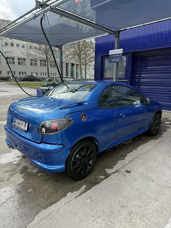 Gebraucht Peugeot 206 CC 140 PS (102 kW) 2004 Blau Cabrio