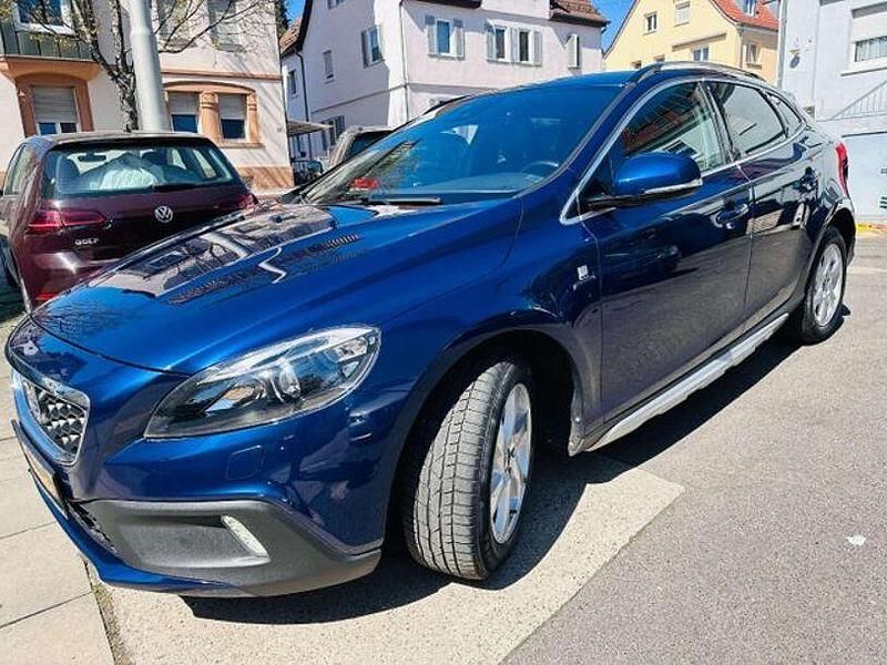 Gebraucht Volvo V40 CC Ocean Race 190 PS (139 kW) 2015 Ocean blue ii / metallic Kombi