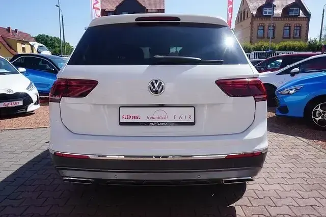 Gebraucht VW Tiguan Allspace Highline 239 PS (175 kW) 2020 Pure white SUV