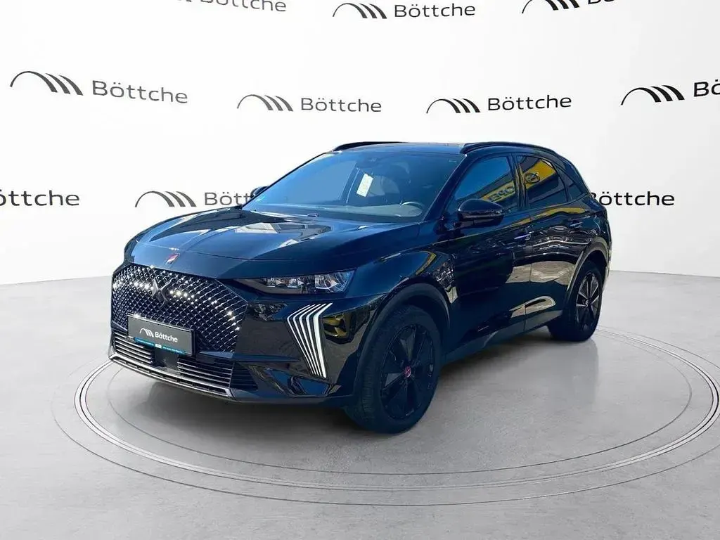 Gebraucht DS Automobiles DS7 Crossback Performance Line Plus 131 PS (96 kW) 2024 Lackierung schwarz perla nera/metallic klarlack SUV