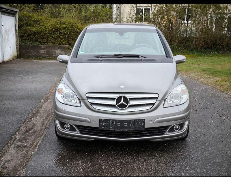 Grau Gebraucht 2007 Mercedes B170 Edition Van / Kleinbus | 7.999 € (Etwas zu teuer) - Bild 1/4