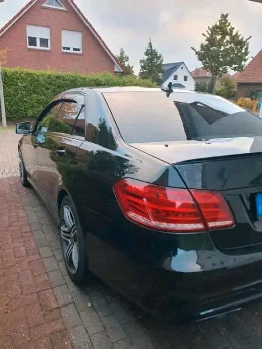 Gebraucht Mercedes E220 AMG line 170 PS (125 kW) 2013 Schwarz Limousine