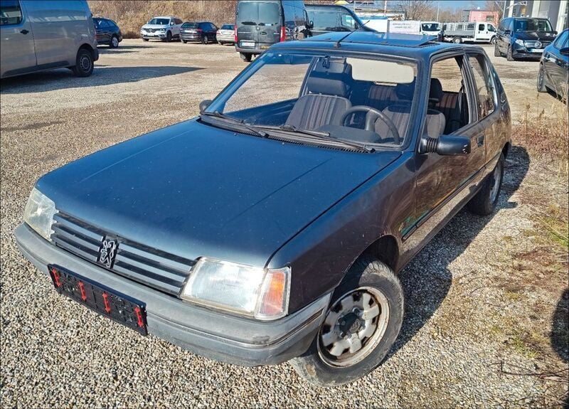 Grau Gebraucht 1991 Peugeot 205 Limousine | 2.990 € - Bild 1/4