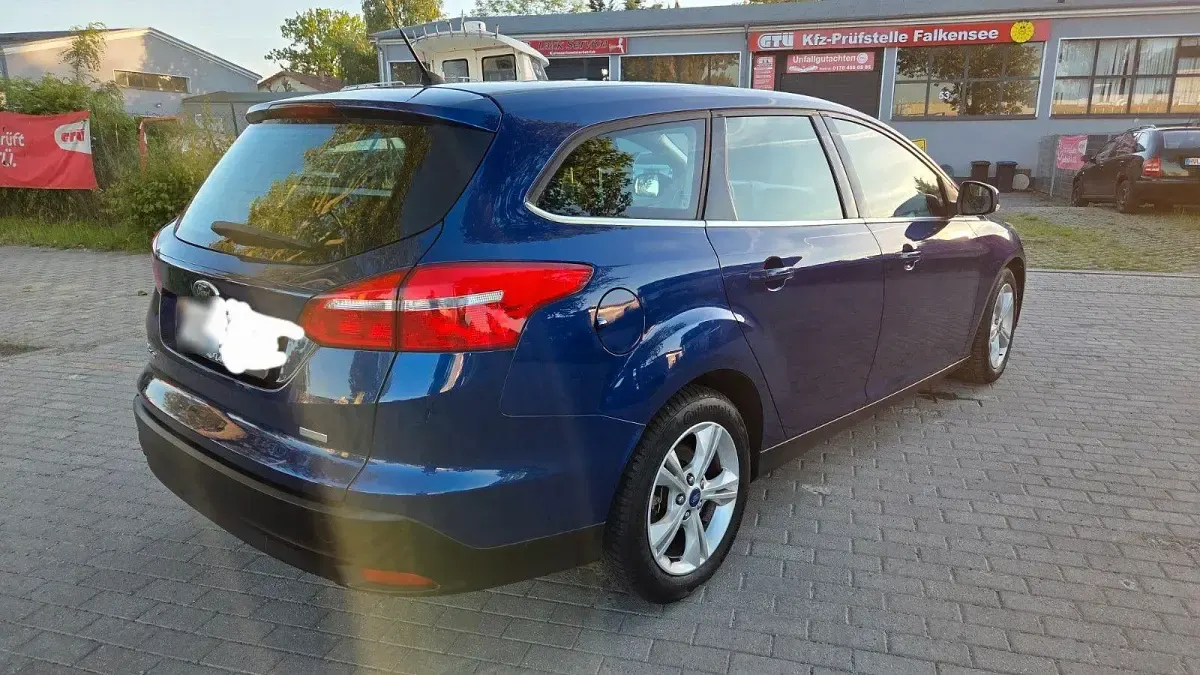 Gebraucht Ford Focus 101 PS (74 kW) 2016 Blau Kombi