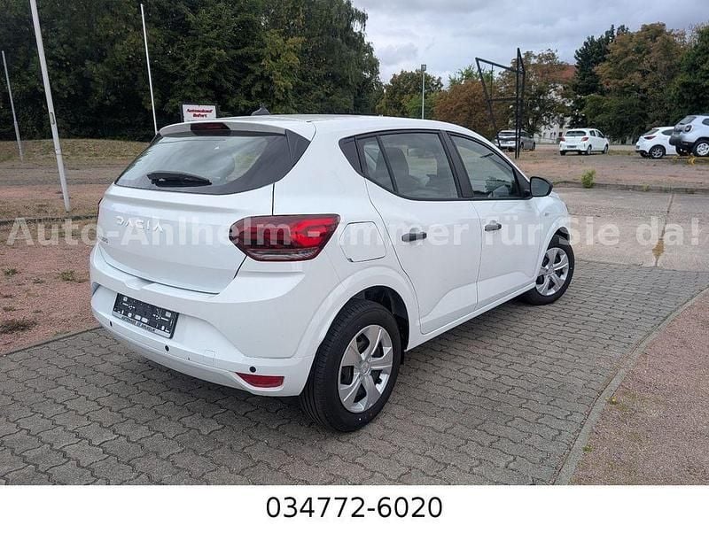 Gebraucht Dacia Sandero Essentiel 91 PS (66 kW) 2025 Weiß Kleinwagen