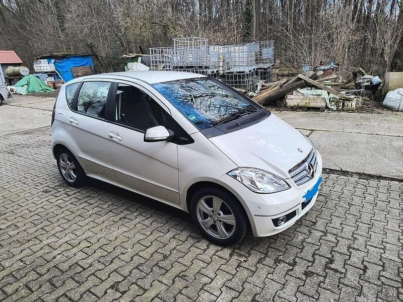 Gebraucht Mercedes A180 Avantgarde 109 PS (80 kW) 2013 Weiß Limousine