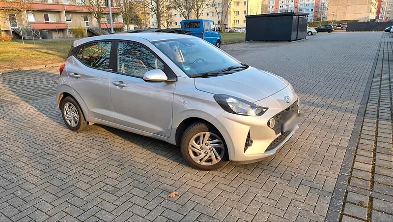Gebraucht Hyundai i10 Select 67 PS (49 kW) 2020 Silber Kleinwagen