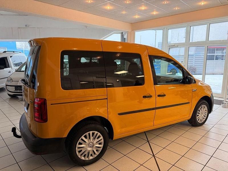 Gebraucht VW Caddy Trendline 102 PS (75 kW) 2016 Gelb Van / Kleinbus