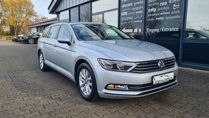 Silber Gebraucht 2019 VW Passat Comfortline Kombi | 15.990 € (Fairer Preis) - Bild 1/4