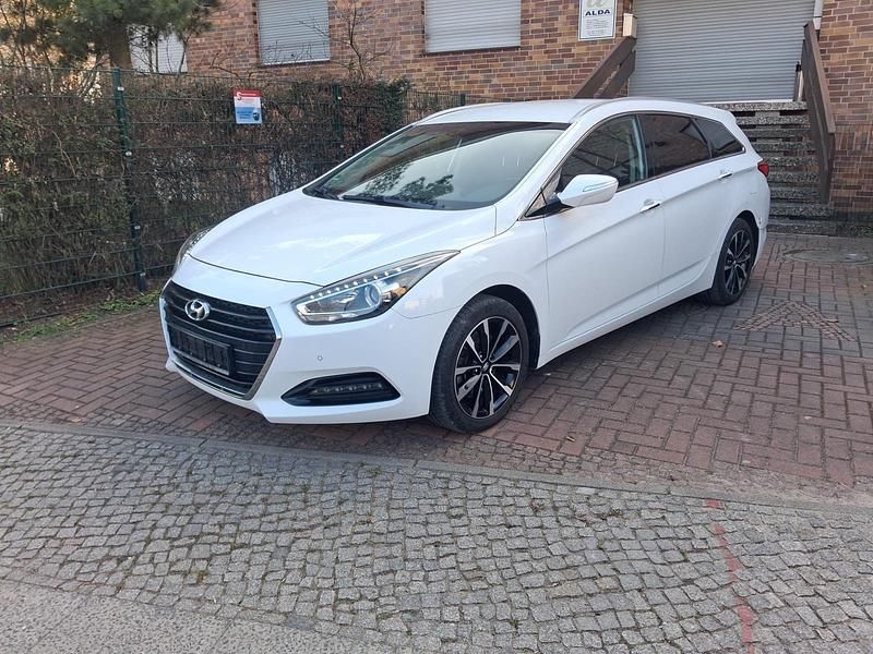 Gebraucht Hyundai i40 165 PS (121 kW) 2017 Weiß Kombi