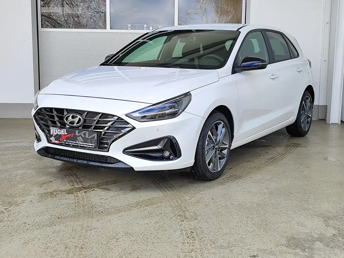 Gebraucht Hyundai i30 Turbo 120 PS (88 kW) 2024 Serenity white / mic Limousine