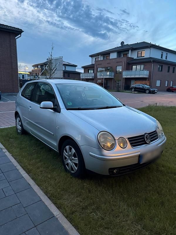 Silber Gebraucht 2004 VW Polo Highline Kleinwagen | 299 € (Superpreis) - Bild 1/4