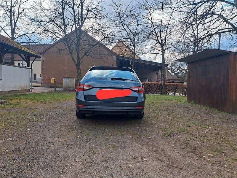 Gebraucht Skoda Superb Active 150 PS (110 kW) 2019 Grau Kombi