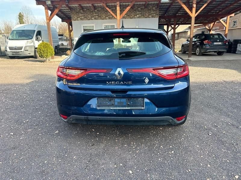 Gebraucht Renault Mégane IV Experience 101 PS (74 kW) 2016 Blau Limousine