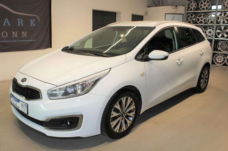 Weiß Gebraucht 2017 Kia Ceed Limousine | 9.699 € (Teuer) - Bild 1/4
