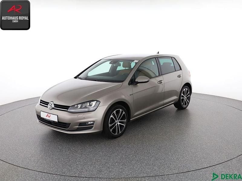 Light brown Gebraucht 2015 VW Golf VII Limousine | 9.480 € (Guter Preis) - Bild 1/4