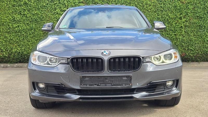 Gebraucht BMW 320 Sport Line 184 PS (135 kW) 2015 Grau Limousine