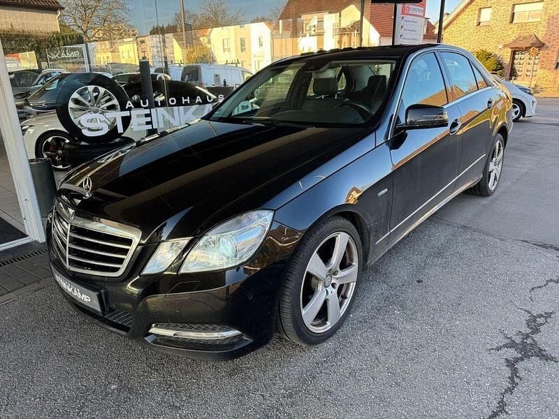 Gebraucht Mercedes E220 170 PS (125 kW) 2011 Schwarz Limousine