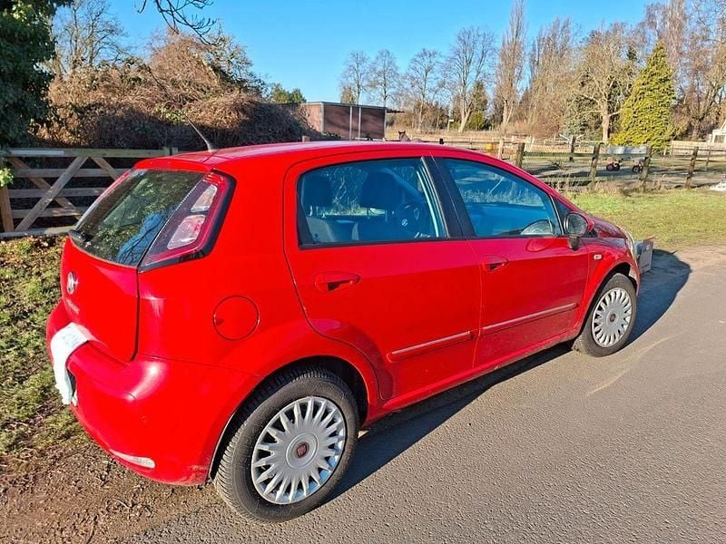 Rot Gebraucht 2012 Fiat Punto Evo Kleinwagen | 3.950 € (Fairer Preis) - Bild 1/4