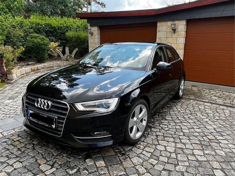 Schwarz Gebraucht 2016 Audi A3 Ambition Limousine | 15.300 € (Fairer Preis) - Bild 1/4