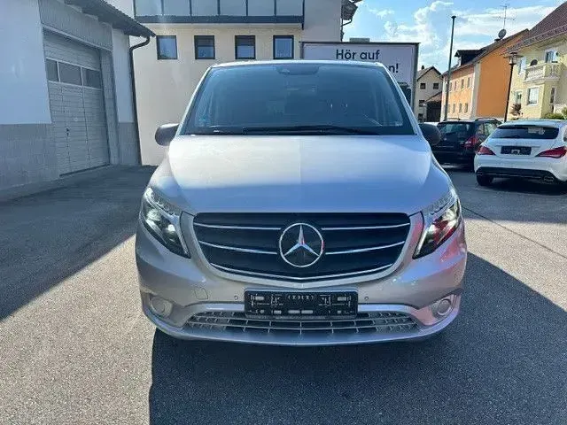 Gebraucht Mercedes Vito 190 PS (139 kW) 2022 Silber Van