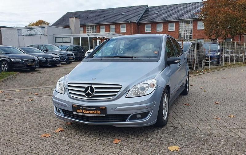 Blau Gebraucht 2005 Mercedes B170 Van / Kleinbus | 5.295 € (Fairer Preis) - Bild 1/4