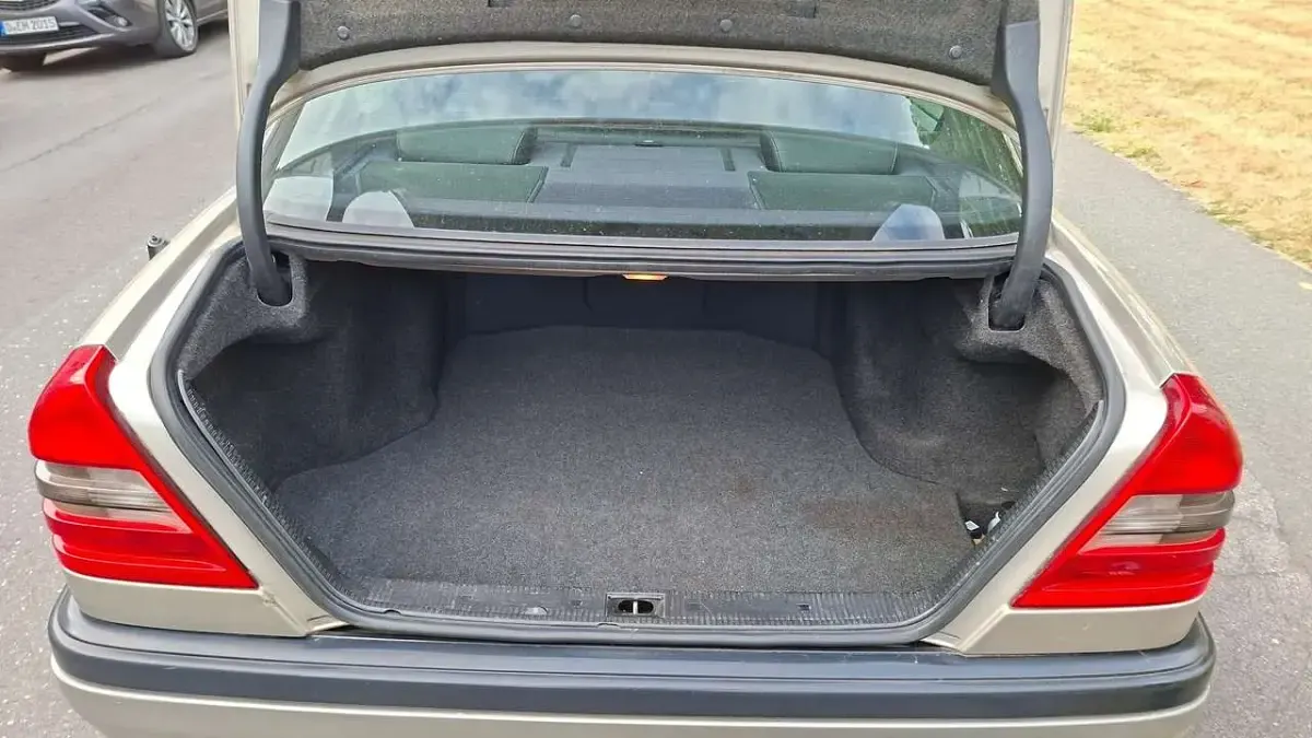 Gebraucht Mercedes C220 Classic 95 PS (69 kW) 1997 Grau Limousine