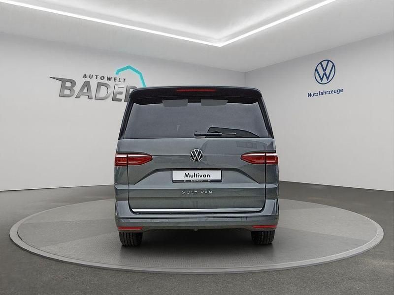 Gebraucht VW Multivan Style 150 PS (110 kW) 2025 Grau Van