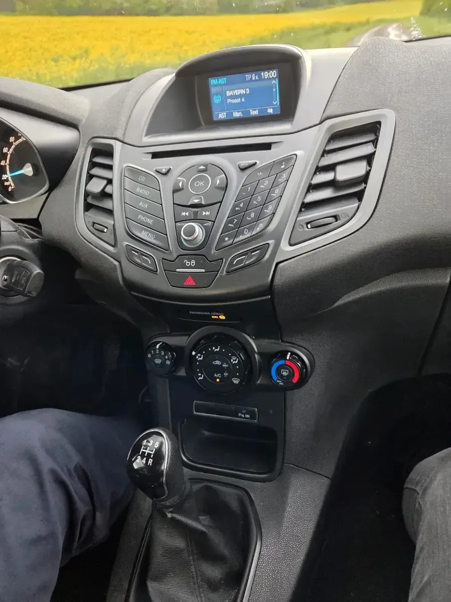 Second-hand Ford Fiesta 65 CP (47 kW) 2016 Negru Hatchback