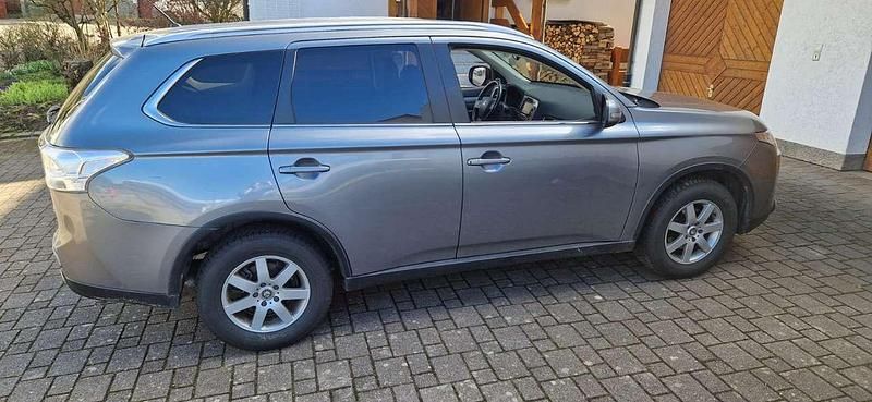 Gebraucht Mitsubishi Outlander 150 PS (110 kW) 2014 Grau SUV